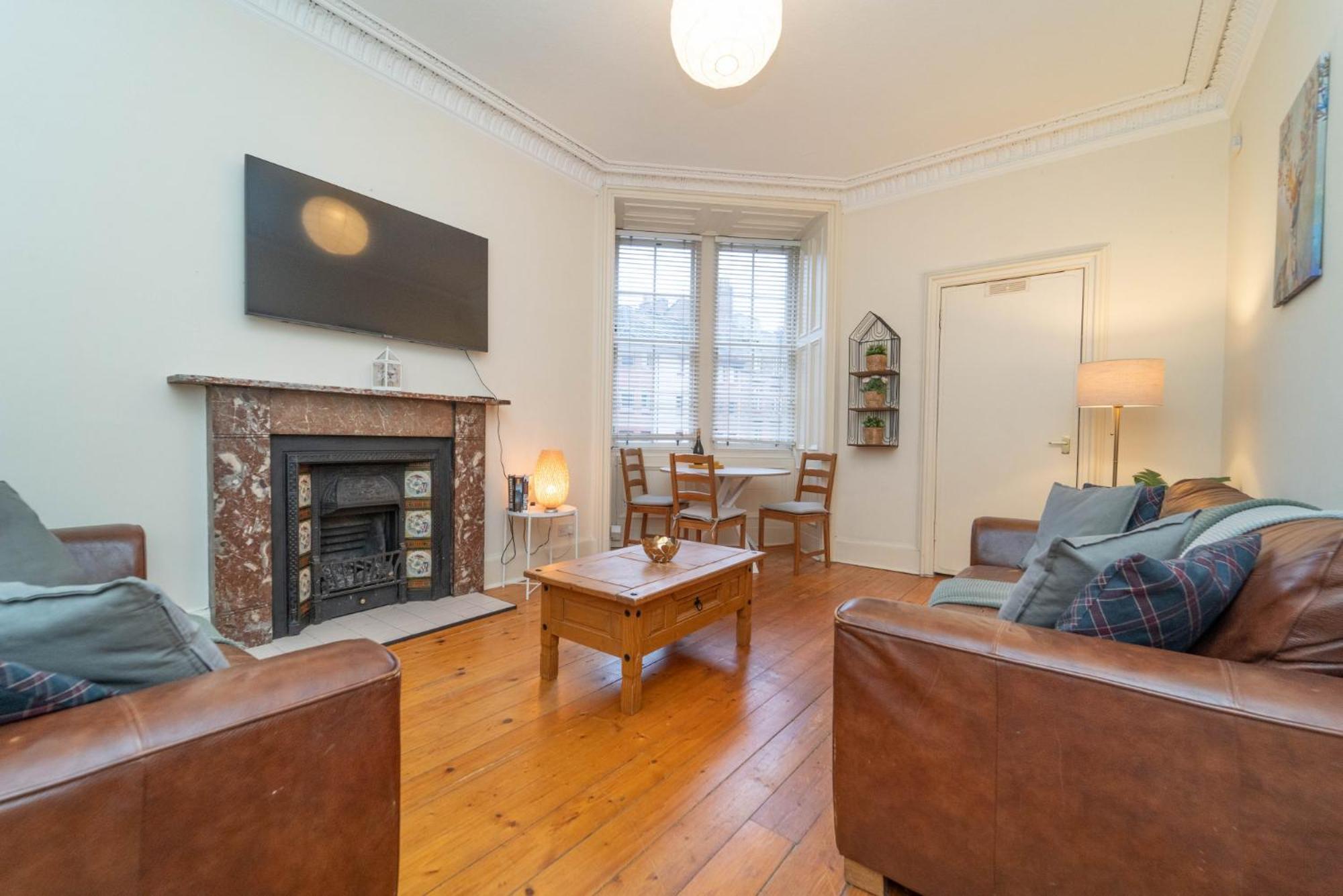 Large City Corner Apartment Edinburgh Exterior photo